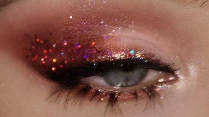 Red glitter makyajı günlük hayatta tercih eder miydiniz?