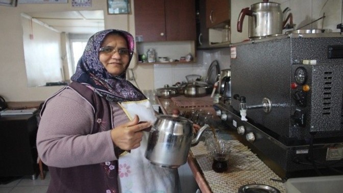 Kadınlar, Kızlar Kıraathane işletemiz mi?