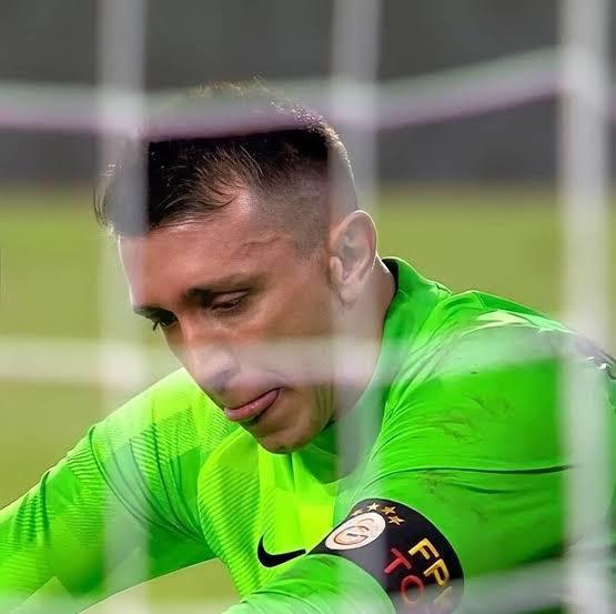Muslera bu akşamki ıslıkları hak etti mi?