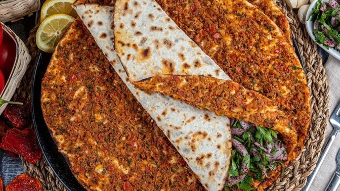 Lahmacun sever misiniz kaç tane yiyebilirsiniz?
