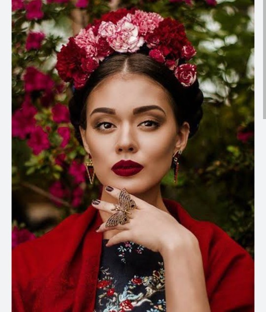 Frida Kahlo makyaj sanatçısı olabilir mi?
