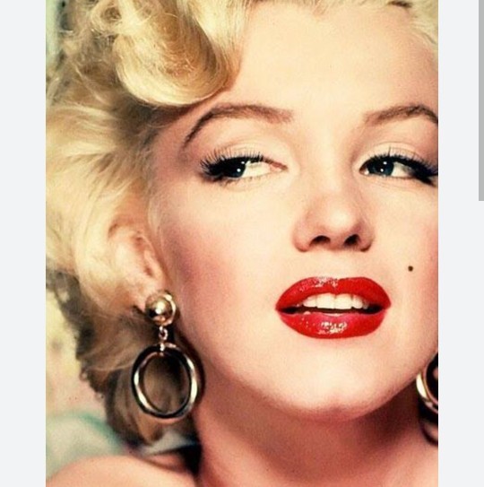Marilyn Monreonun gizemli makyaj sırrı sizce neydi?
