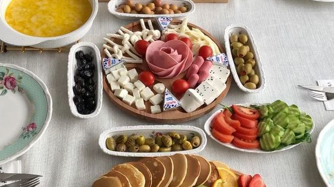 Birlikte kahvaltı yapmak istediğiniz biri var mı?