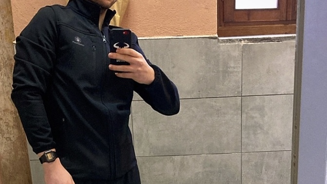 Bugün beyaz giyineyim dedim. Bu kombinime 10 üzerinden kaç verirsiniz🤔?