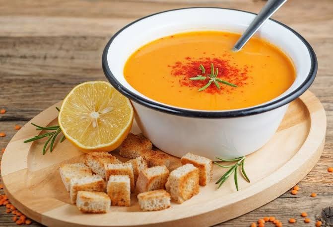 Mercimek çorbası salçalı mı olmalı salçasız mı?