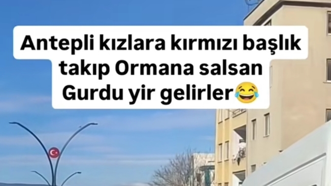 Kırmızı başlık takıp ormana gitseniz kurtmu sizi yer, sizmi kurdu yersiniz👻?