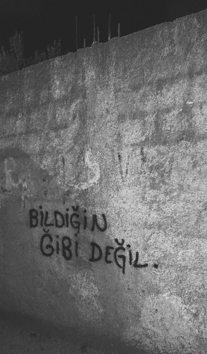 Yok mu ya şöyle güzel bir yalan inanalım? var mi?