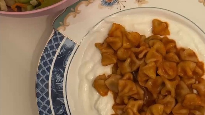 Mantı yoğurtlu mu yenir yoğurtsuz mu?