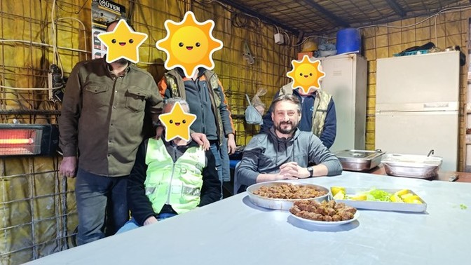 Toplulukta mı bir şeyler yemek güzel tek başına mı?