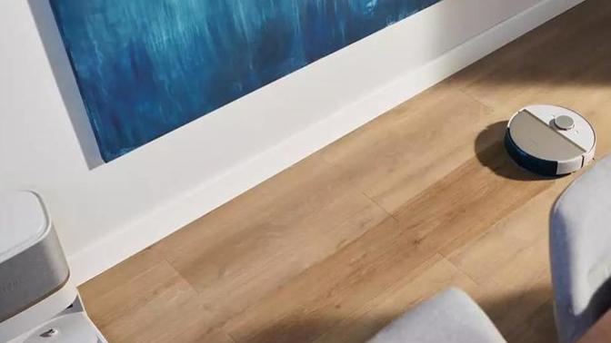 Robot süpürgen evde bir köşeyi sürekli temizliyor, sence o köşede ne bulmuş olabilir?