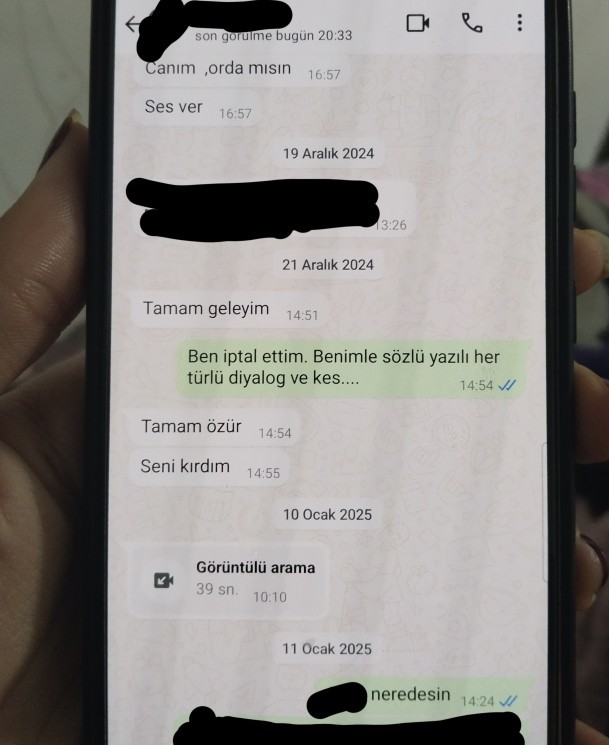 Babamın telefonunda başka kadınla yazışmaları?