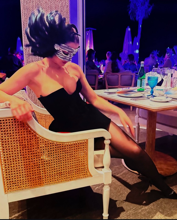 Burcu Özberk sizcede kadın gibi kadın değil mi?