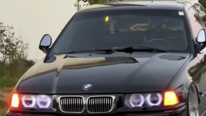 300 bin liralık araba almış garibim birde video çekip atmış😂?