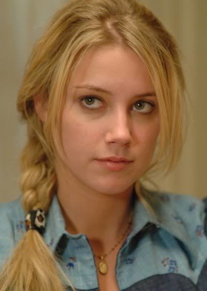Amber Heard sizce çok mu güzel?