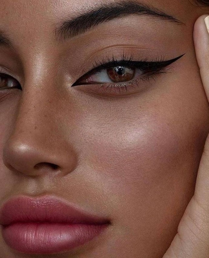Eyeliner çekmek sabır işi mıdır?