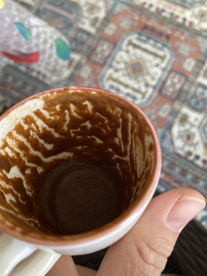 Yok mu falıma bakan?