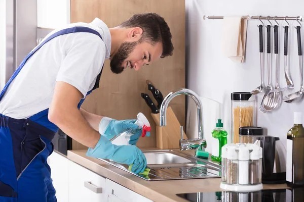Erkekler ev işlerinde kadınlar kadar iyi olabilir mi?