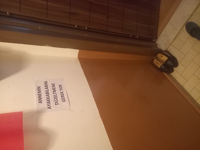Kiracı olsanız ve ev sahibi, evin alt kapısına evi derhal boşaltın yazısı yapıştırsa ne yaparsınız?
