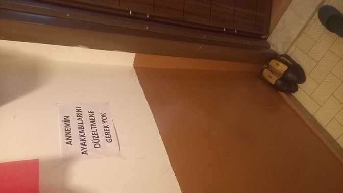 Kiracı olsanız ve ev sahibi, evin alt kapısına "evi derhal boşaltın" yazısı yapıştırsa ne yaparsınız?