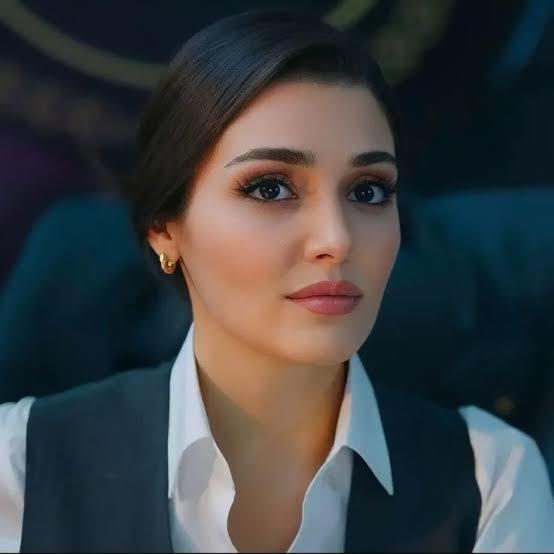 Hande Erçel her erkeğin hayali olucak kadar güzel mi?
