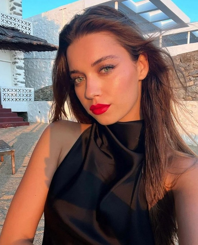 Hande Erçel her erkeğin hayali olucak kadar güzel mi?