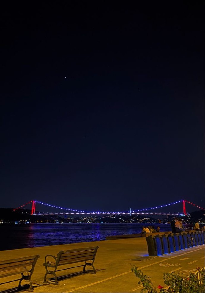 O banklarda oturup o manzarayı seyrederken kiminle konuşmak istersiniz?