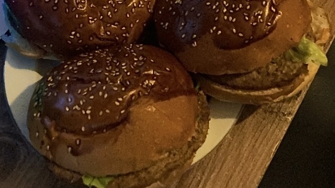 Kimler hamburgerlerimden yemek ister 🤔?