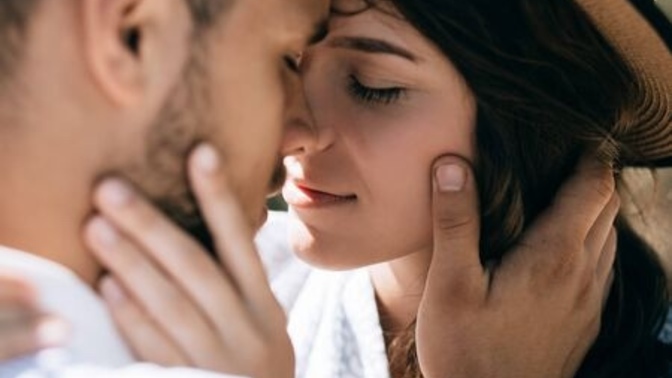 Aşk dediğimiz şey sürekli o kişi ile sevişmeyi isteme hali midir?
