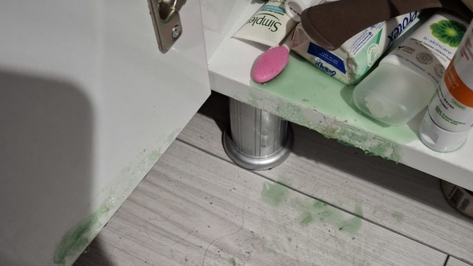 Parke ve dolaba dokulen ağdayı nasıl temizlerım Allahaşkına kımse bılmıyor mu🥹?