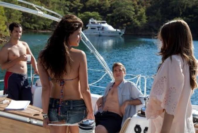 Yazar Tuna Tuner: “Evli çiftler birlikte tatil yapmamalı. Orada bir kıvılcım olur ayıkla pirincin taşını. demiş. Sizce haklı mı?