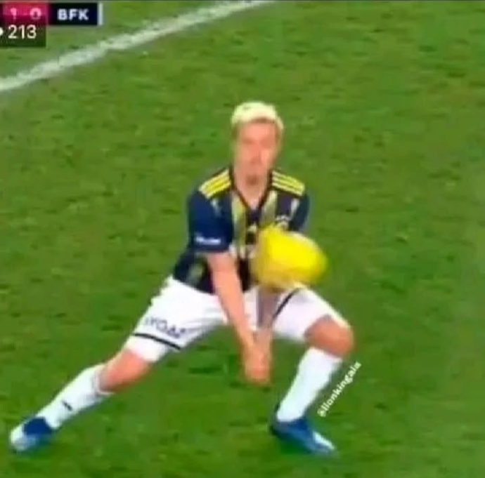 Sizce en anlamsız Fenerbahçe görseli hangisidir?