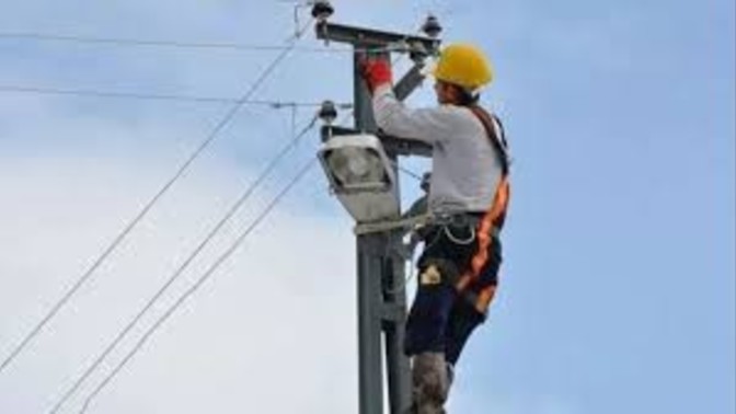 Yıl olmuş 2025 Türkiye'nin metropol şehirlerinde halen Elektrik kesintileri yaşanıyor sizce bu normal mi?