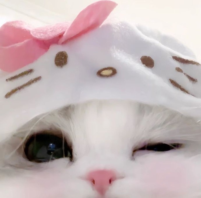 Arkadaşlar şarkı söylemek istiyorum aklıma bi şarkı gelmedi öneride bulunur musunuuzz🤣💅🏻?