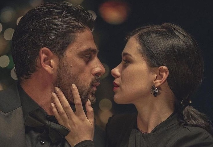 Aşık olacağın kişiye gözlerin mi yoksa kalbin mi karar veriyor?