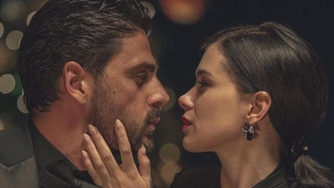 Aşık olacağın kişiye gözlerin mi yoksa kalbin mi karar veriyor?
