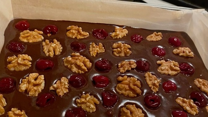 Vişneli cevizli browni sever misiniz?