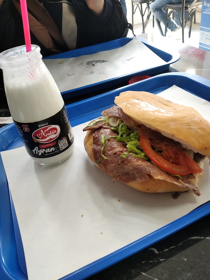 Ekmek arası döner sever misiniz?