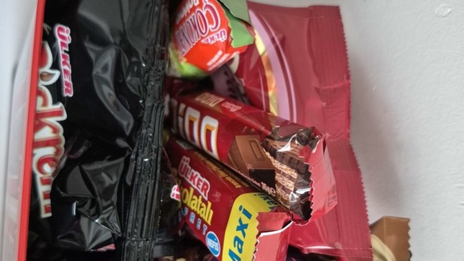 Size böyle bir çikolata kutusu hediye eder miyim söyleyeyim mi?