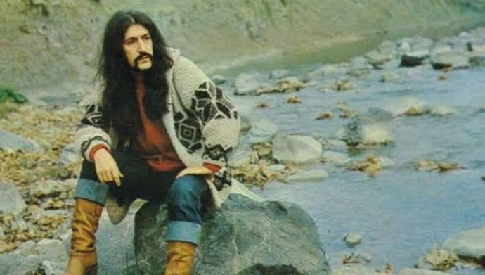 Barış Manço aramızdan ayrılalı 26 yıl oldu! En çok hangi şarkısını dinlersiniz?