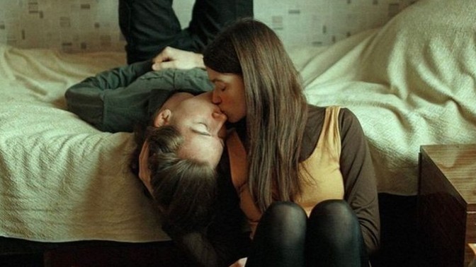 İnsan bir kere sevince, neden bin kere yanar?