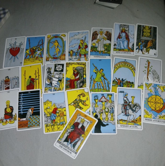 Kızlar ayrıldığım eşim için tarot açtım şu an ne yaşıyor diye anlayan var mı?
