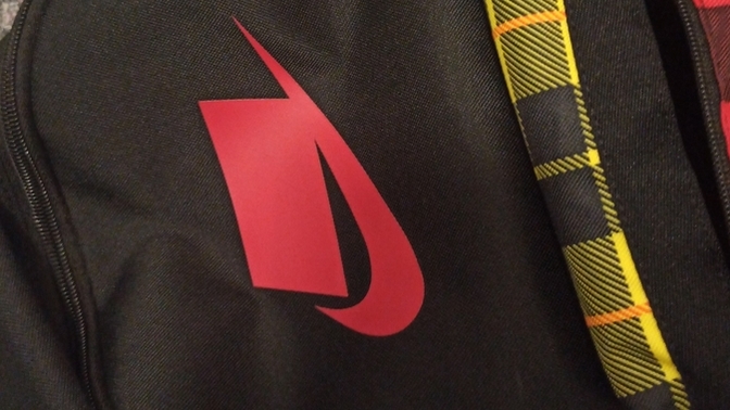 Nike çanta orjinal mi çakma mı?