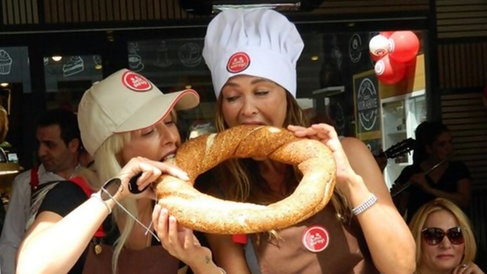 Simit fiyatları 20 TLye yükseldi! Sizce simitin yanında en iyi ne gider?