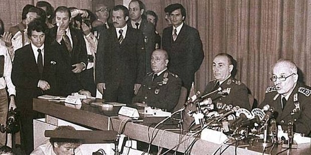 Türkiye Askeri Yönetim ile yönetilmeyi hak etmiyor mu?