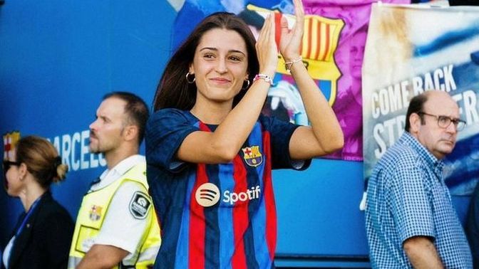 Sizce bir kızın futbolcu olması güzel bir şey mi?
