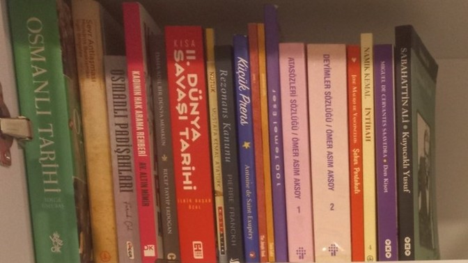 Aşağıdaki görsel benim kitaplığımdan bir kesit. Bu kesit hakkında ne düşünüyorsunuz?
