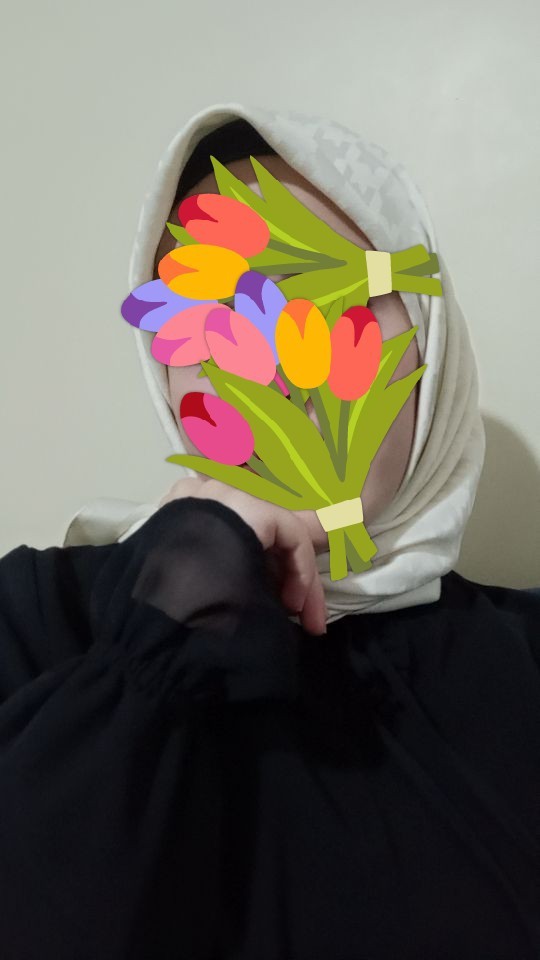 Bu eşarbın rengi çok mu yaşlı işi gibi duruyor?