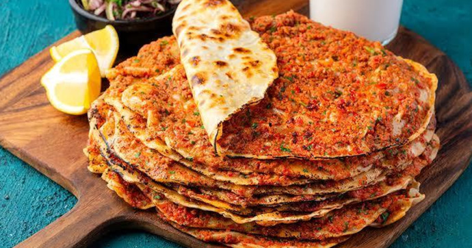 Lahmacuna ketçap mayonez sıkılır mı?