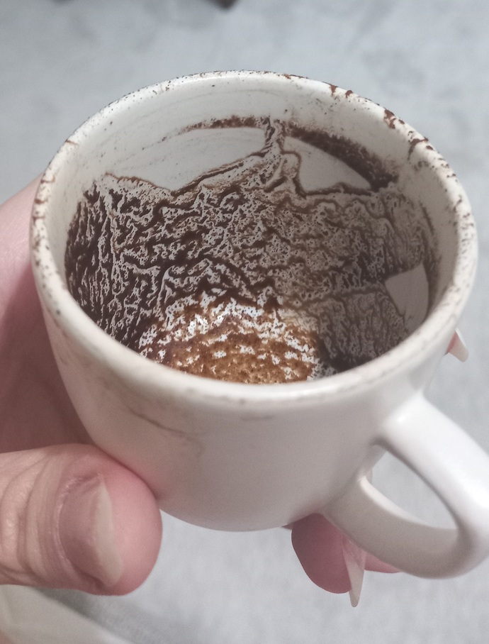 Falıma bakmak isteyen var mı?