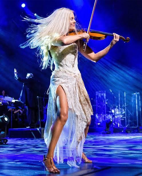 Hangi sanatçı ya da grubun konserinde sahneye davet edilseniz kalp krizi geçirirsiniz?